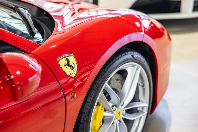 Used 2016 Ferrari 488 GTB RWD image 19