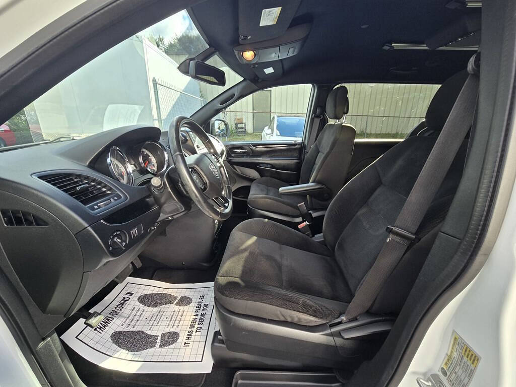 Used 2019 Dodge Grand Caravan SE FWD image 5