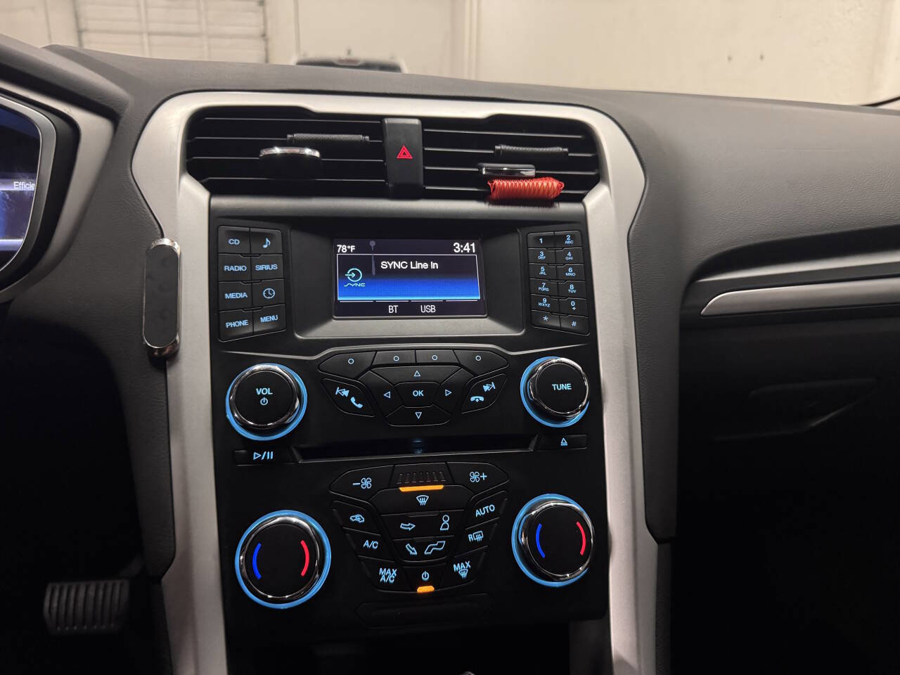 Used 2014 Ford Fusion SE image 17