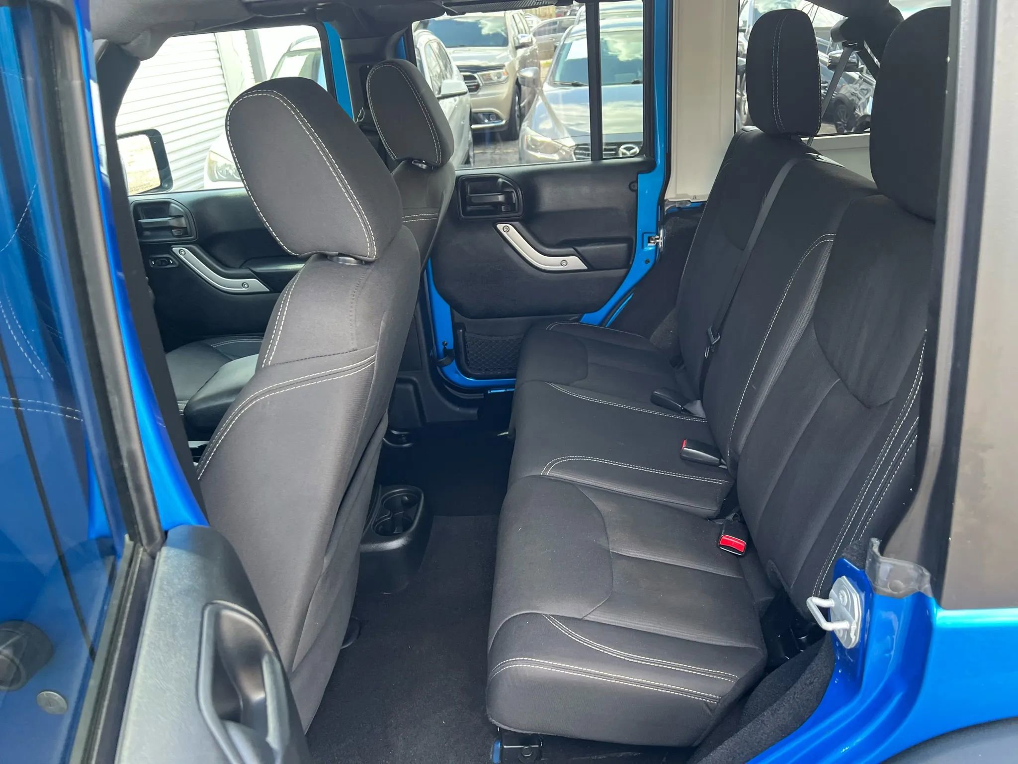 Used 2016 Jeep Wrangler Unlimited Rubicon w/ Connectivity Group image 23