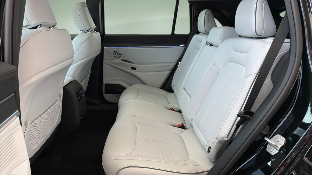 Used 2025 Jeep Wagoneer S Limited AWD/4WD image 18