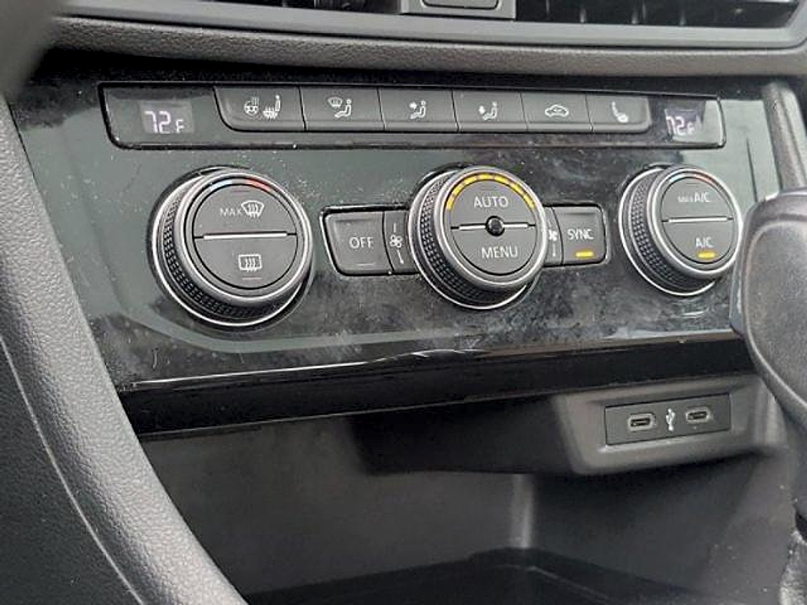 Used 2020 Volkswagen Jetta SE w/ SE Cold Weather Package FWD image 29