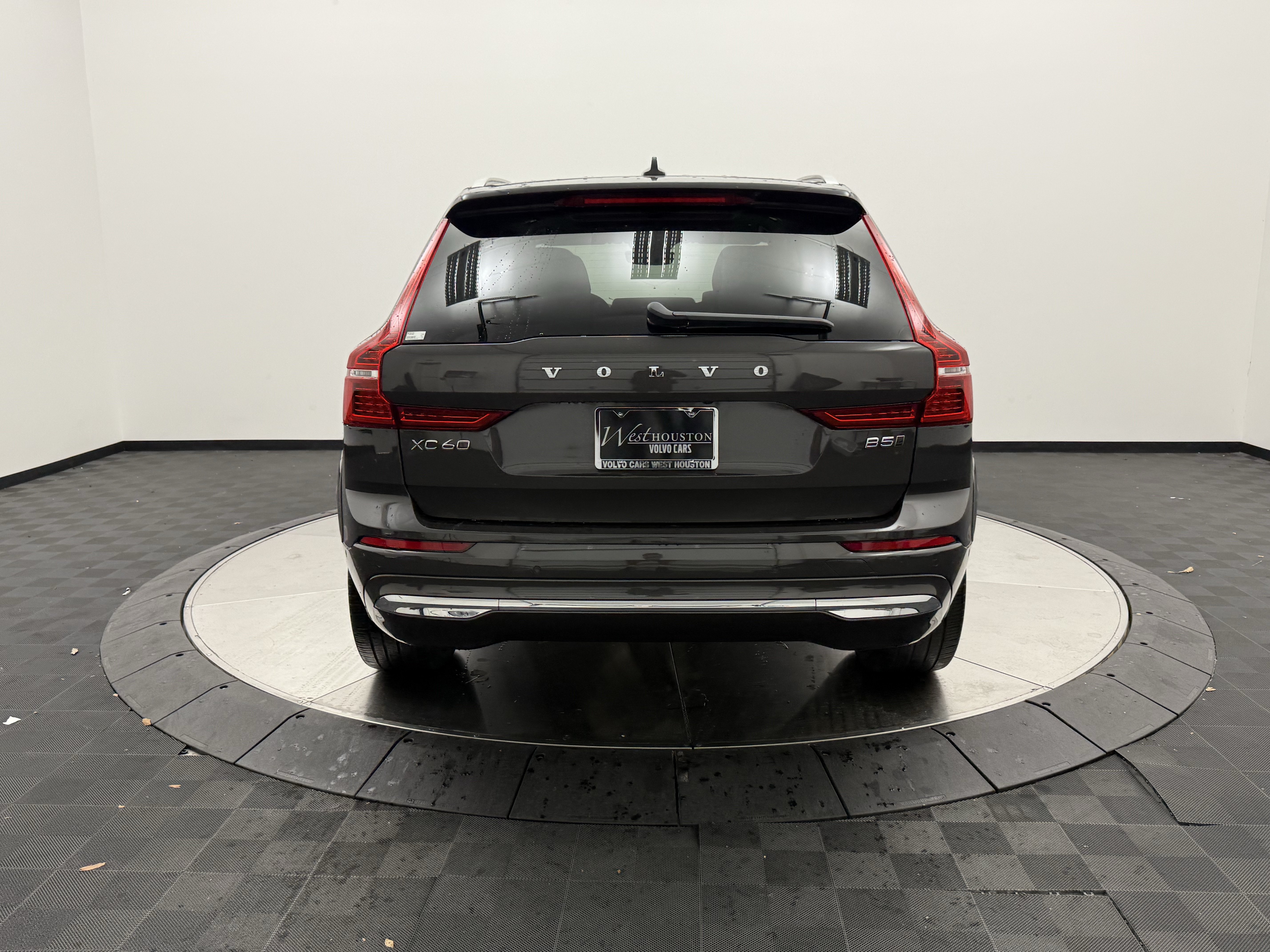 Certified 2023 Volvo XC60 B5 Ultimate AWD/4WD image 6