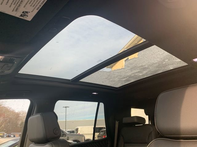 Used 2023 GMC Yukon Denali image 32