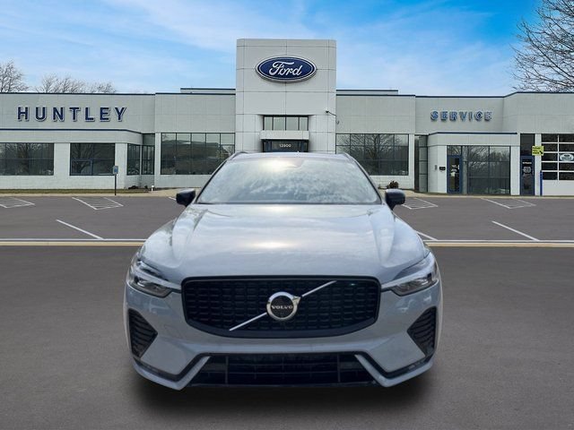 Used 2025 Volvo XC60 B5 Plus AWD/4WD image 2
