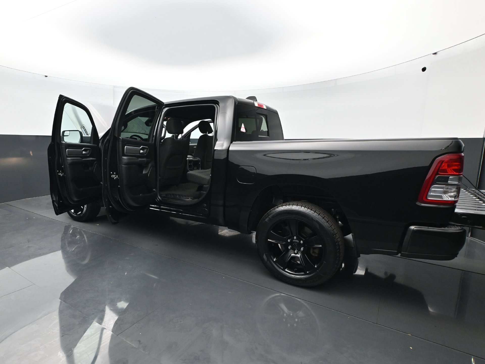 Used 2023 RAM 1500 Big Horn AWD/4WD image 32