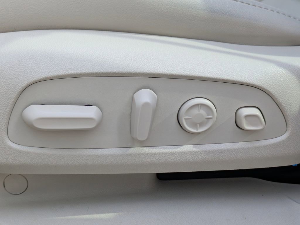 Certified 2023 Buick Enclave Avenir w/ Avenir Technology Package image 21