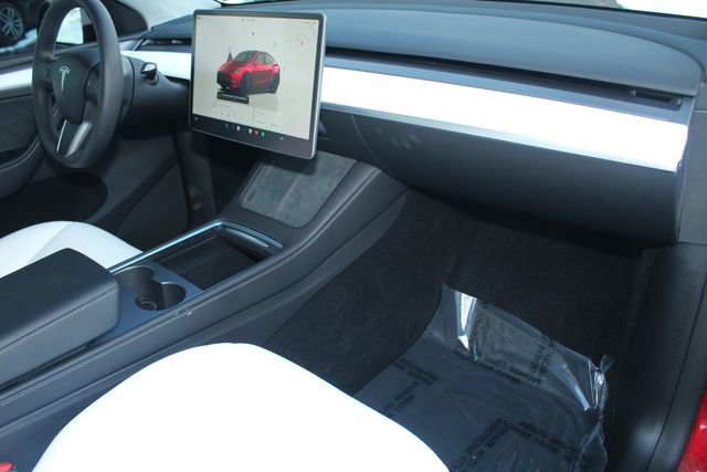 Used 2025 Tesla Model Y Performance image 27
