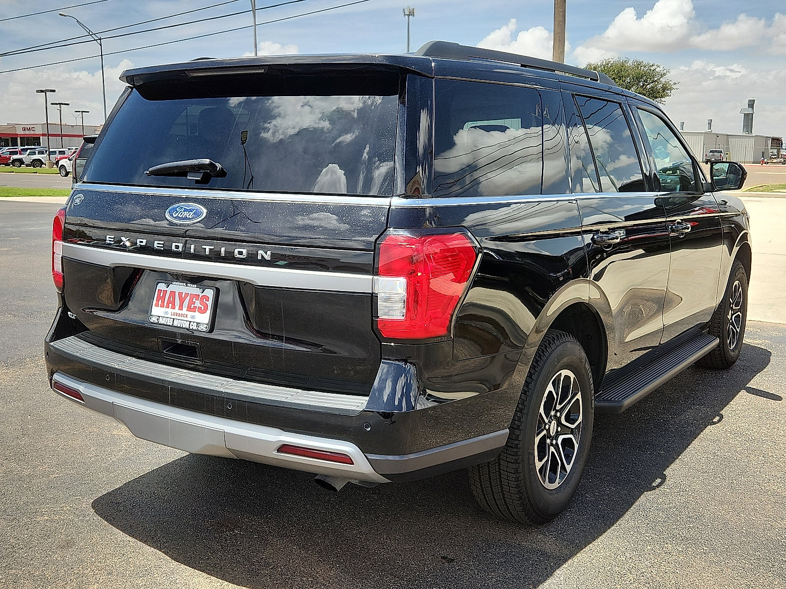 Used 2024 Ford Expedition XLT image 4