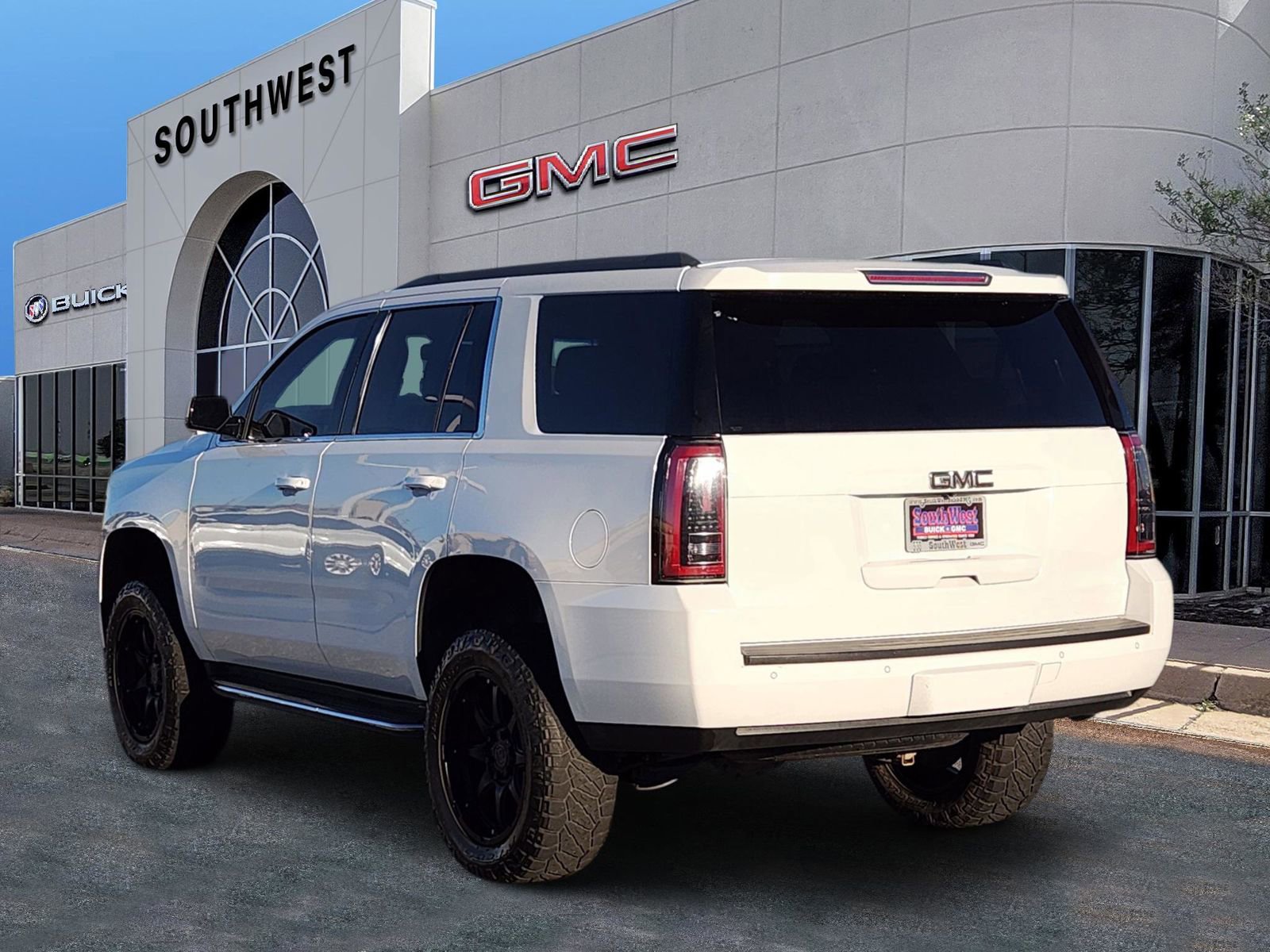 Used 2016 GMC Yukon SLE w/ Convenience Package image 4