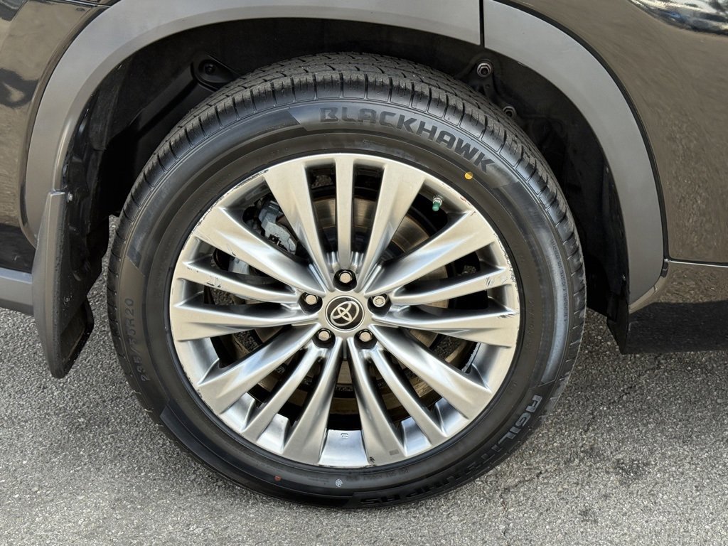 Used 2023 Toyota Highlander Platinum image 14