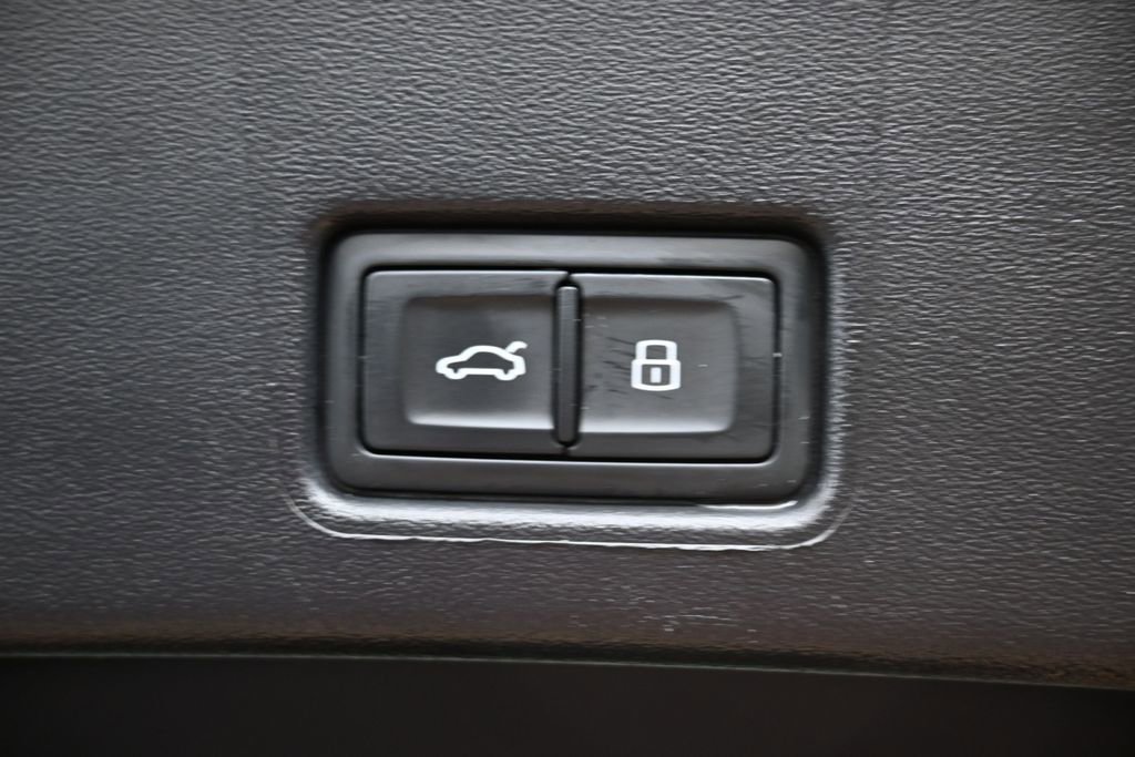 Used 2023 Audi Q4 e-tron Premium Plus w/ Premium Plus AWD/4WD image 17