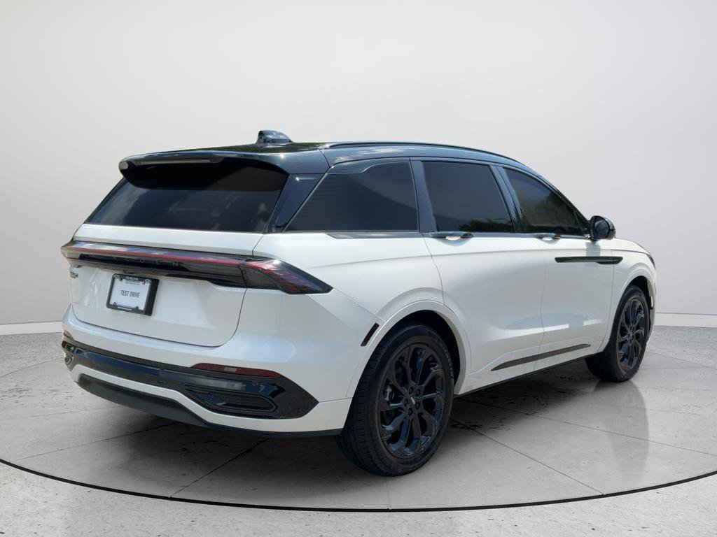 Used 2025 Lincoln Nautilus Reserve AWD/4WD image 7