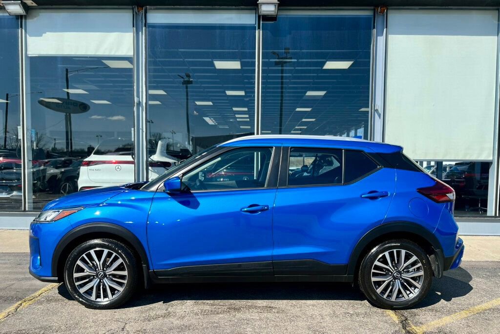 Used 2024 Nissan Kicks SV image 2