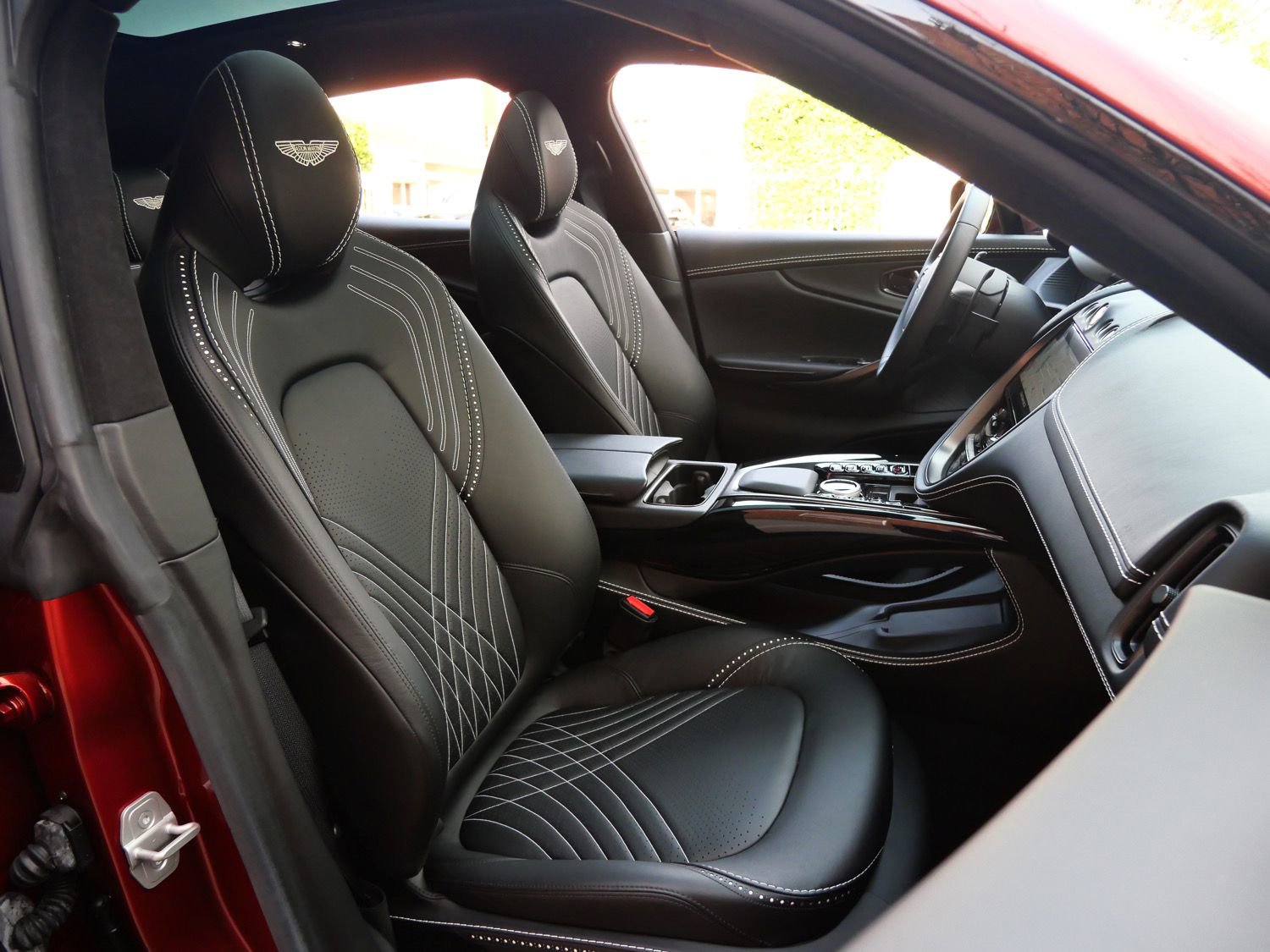 Used 2021 Aston Martin DBX AWD/4WD image 12