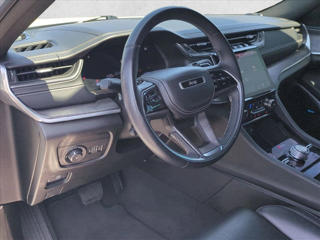 Used 2022 Jeep Grand Cherokee Overland w/ Luxury Tech Group IV AWD/4WD image 10
