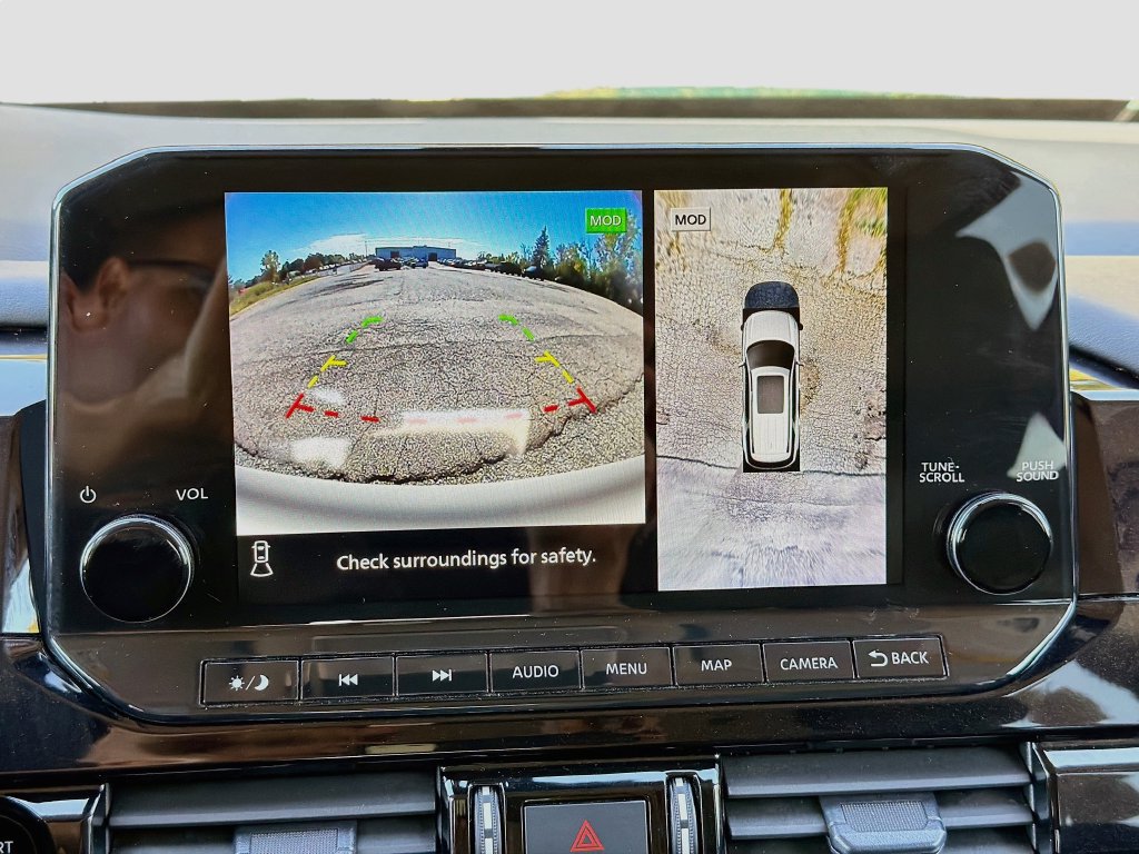 Used 2025 Nissan Pathfinder SL AWD/4WD image 16