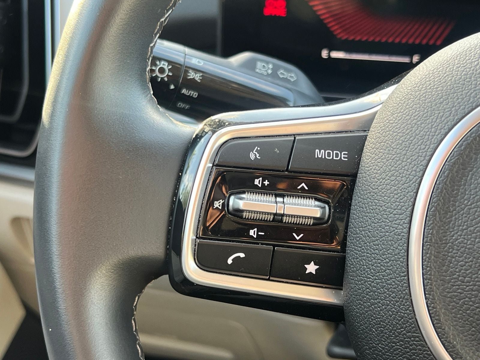 Used 2025 Kia Sorento S FWD image 26