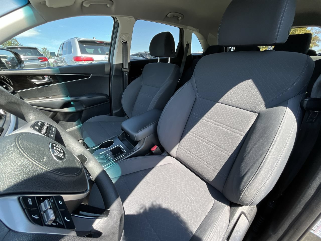 Used 2020 Kia Sorento LX AWD/4WD image 5