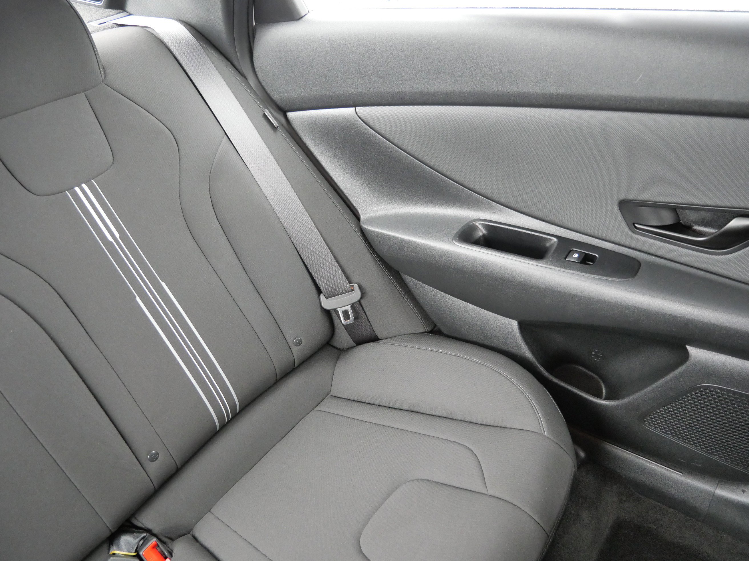 Certified 2025 Hyundai Elantra Sport image 14