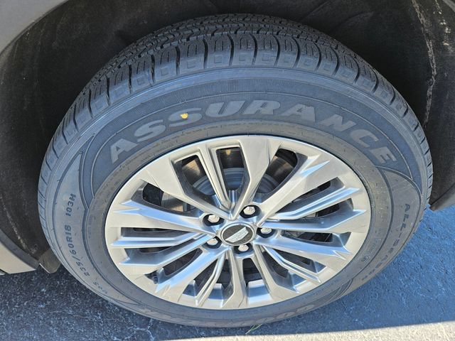 Used 2025 Cadillac XT4 Premium Luxury FWD image 14