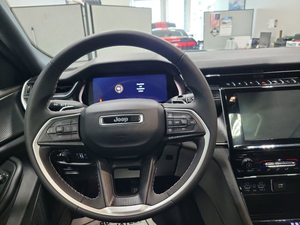 Used 2024 Jeep Grand Cherokee L Laredo AWD/4WD image 28