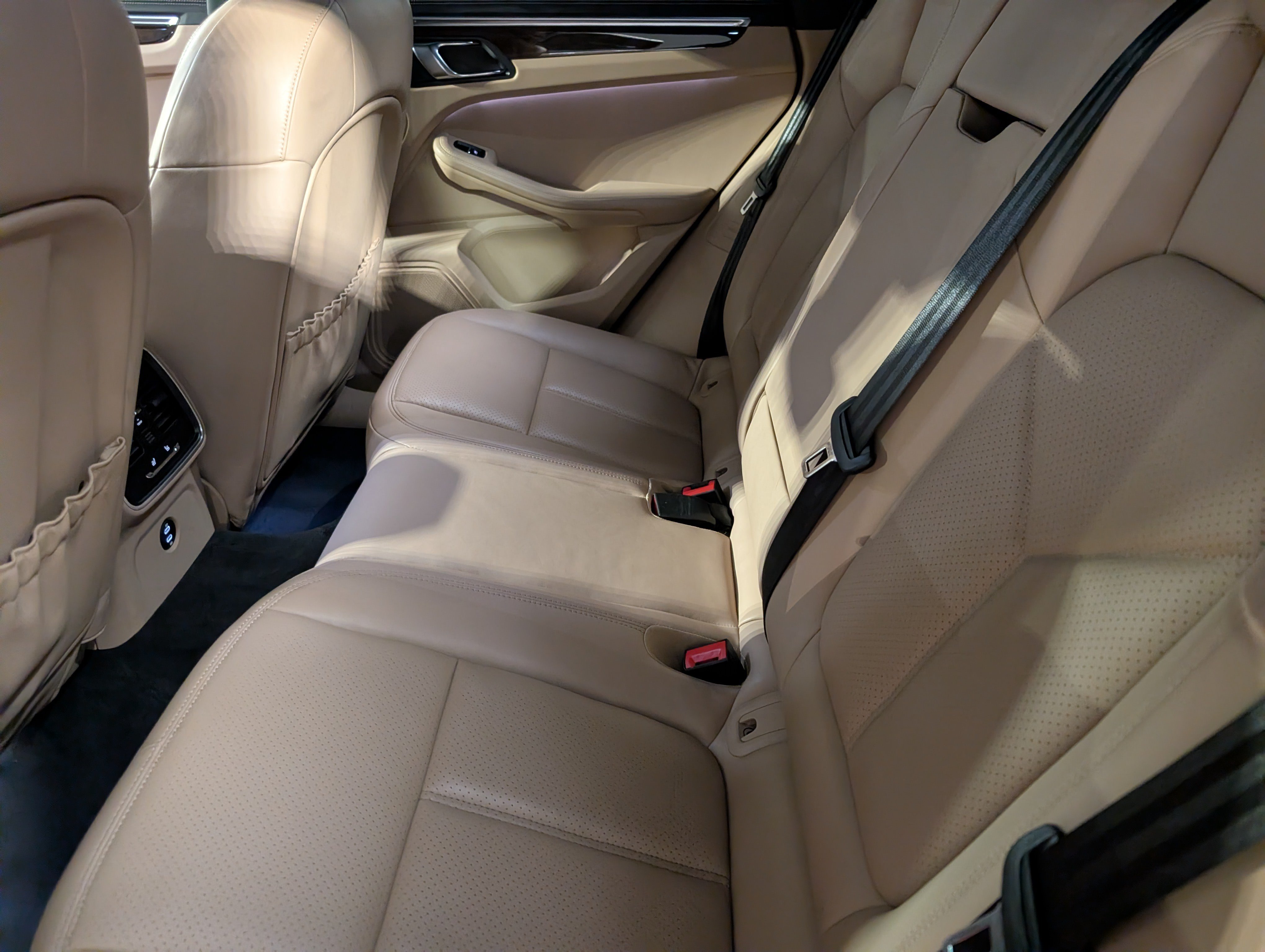 Certified 2023 Porsche Macan AWD/4WD image 25