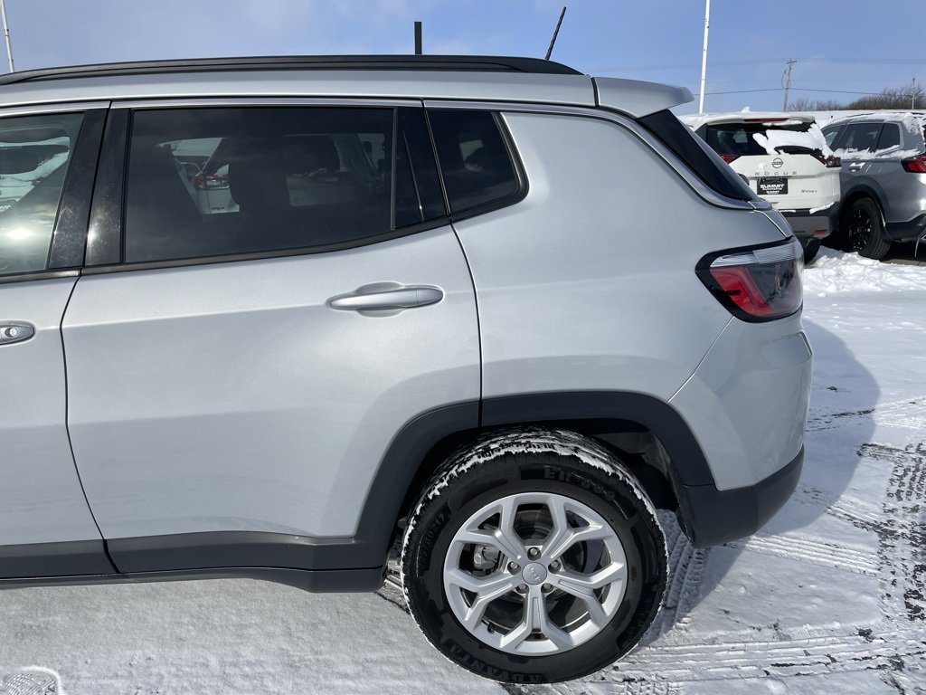 Used 2024 Jeep Compass Latitude image 33