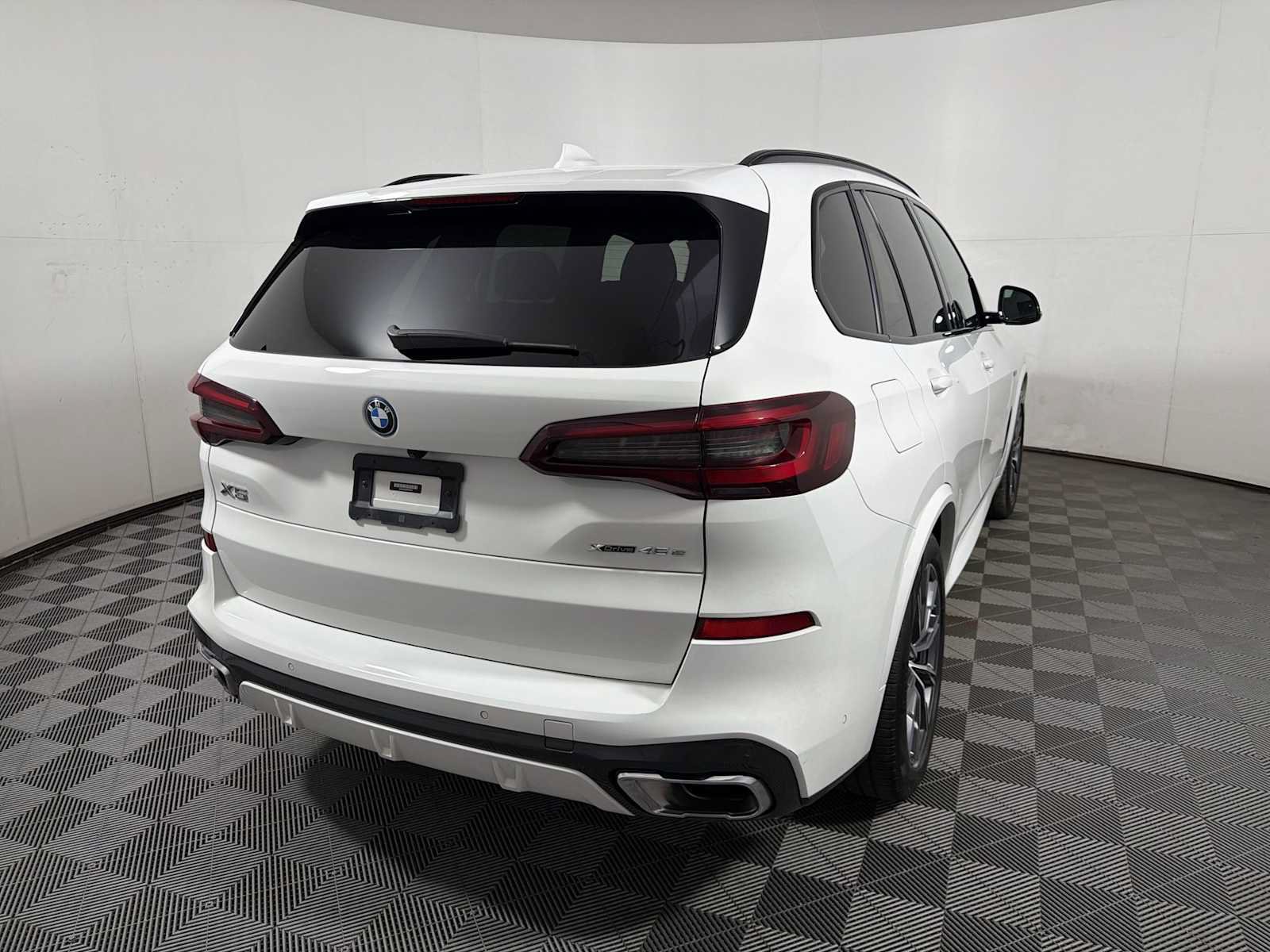 Used 2023 BMW X5 xDrive45e w/ M Sport Package AWD/4WD image 6