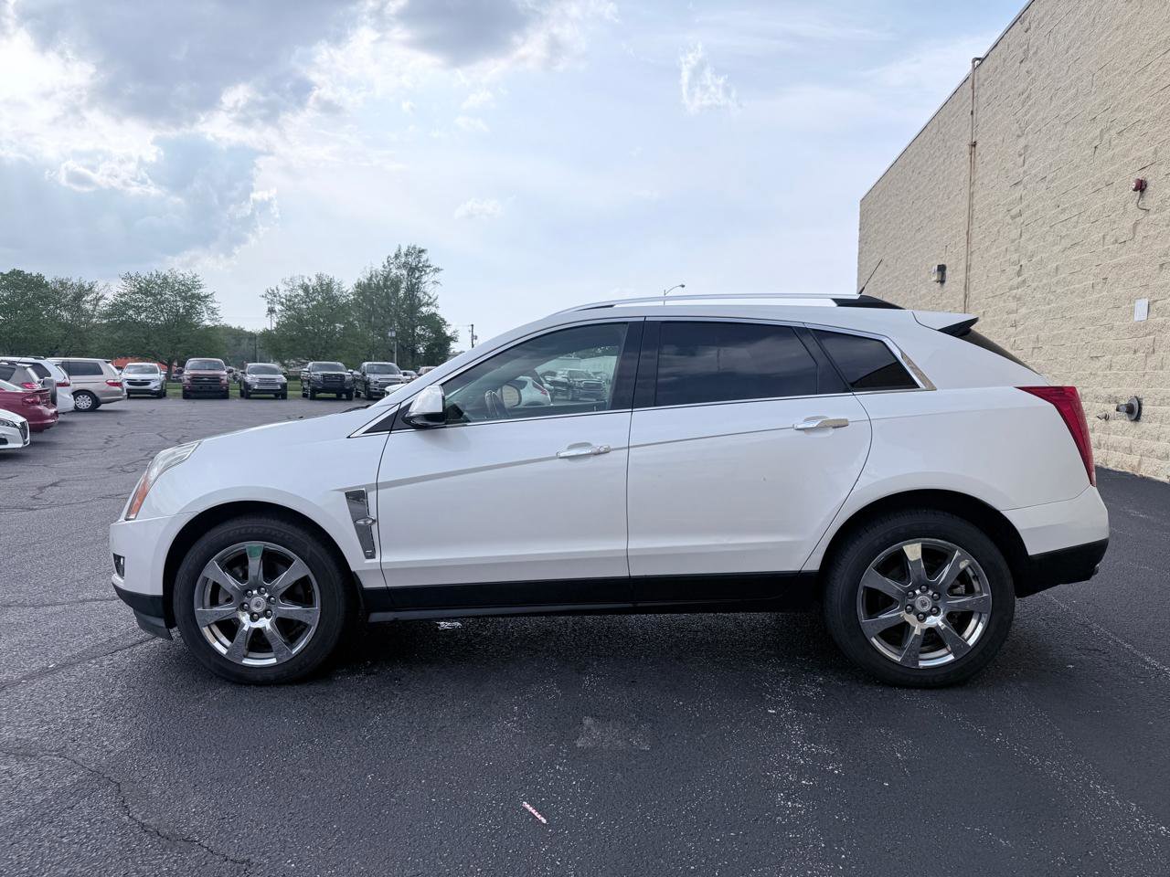 Used 2011 Cadillac SRX Premium FWD image 2