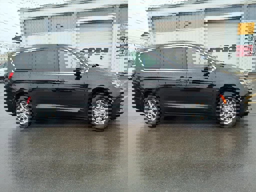 New 2026 Chrysler Voyager LX image 4