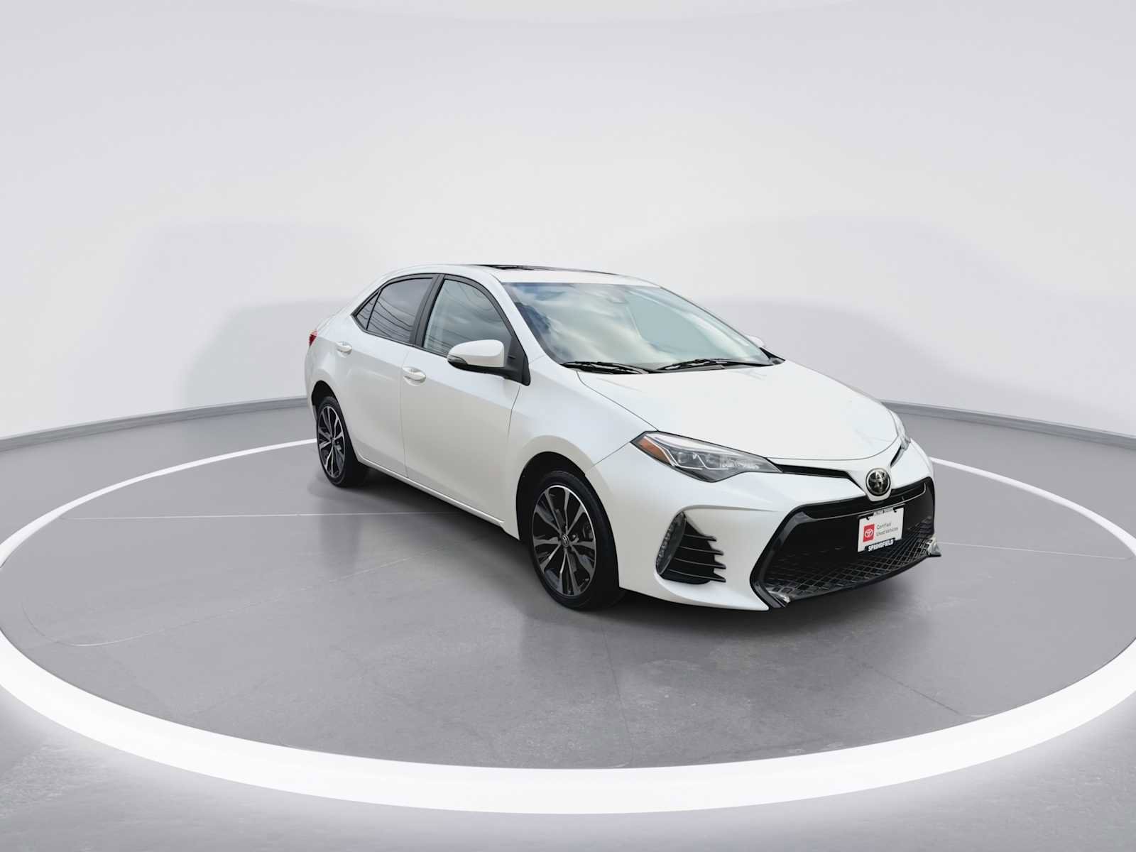 Used 2017 Toyota Corolla SE w/ SE Premium Package image 2