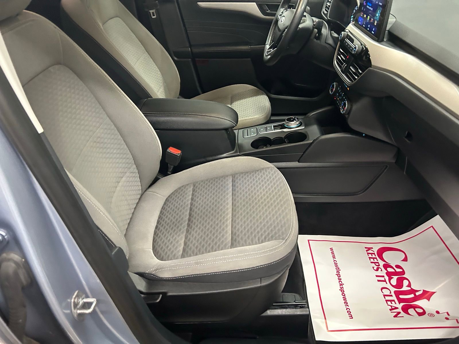 Used 2022 Ford Escape SE w/ SE Sport Appearance Package image 32