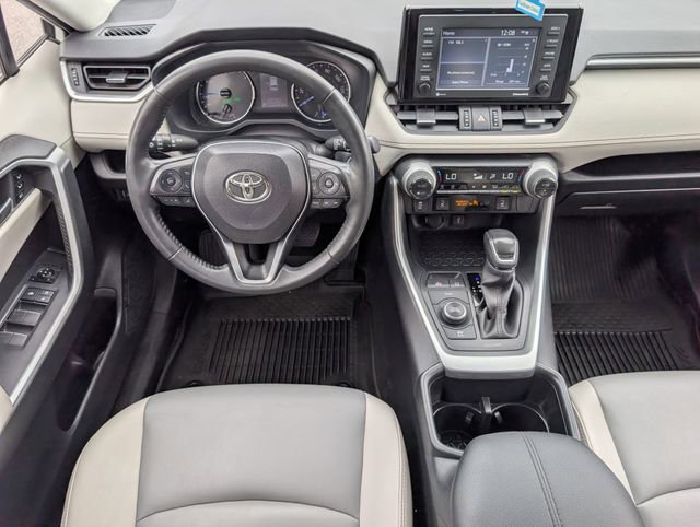 Used 2022 Toyota RAV4 XLE Premium AWD/4WD image 6