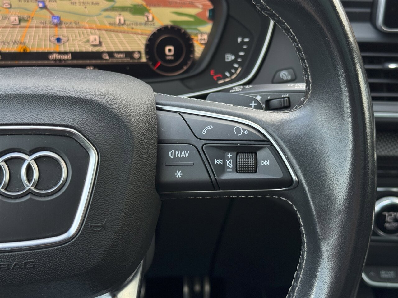 Used 2018 Audi SQ5 Premium Plus w/ Navigation Package image 25