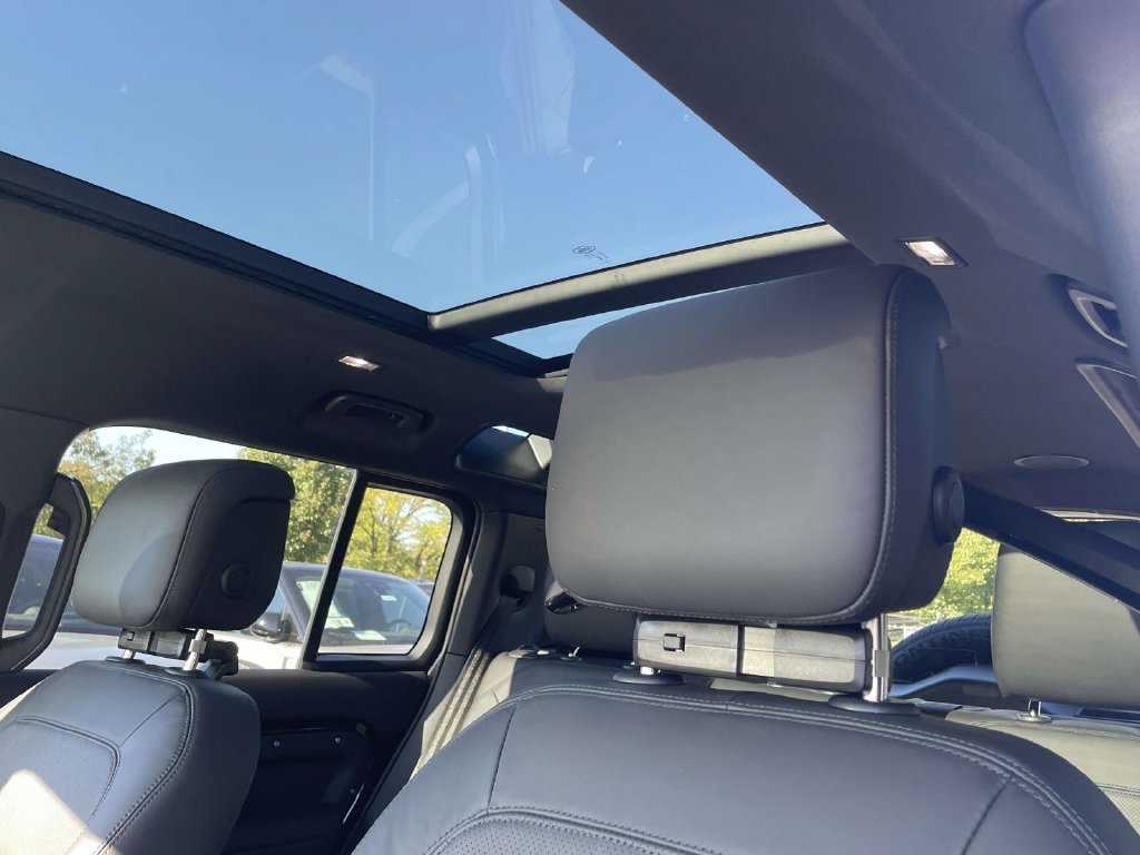 New 2026 Land Rover Defender 110 X-Dynamic SE AWD/4WD image 10