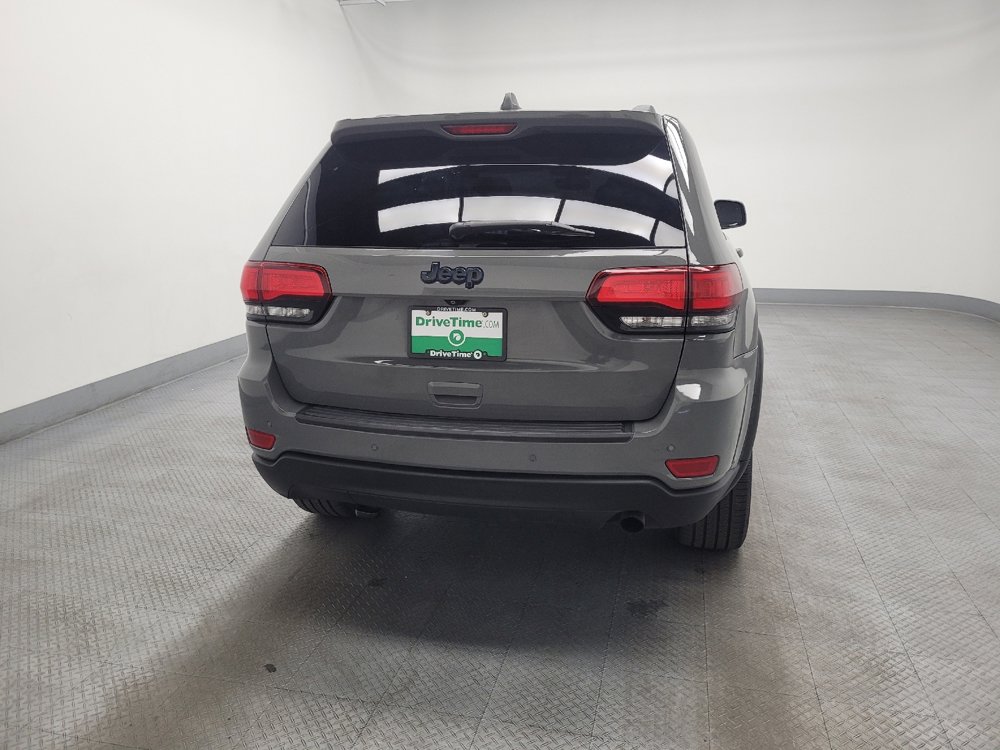 Used 2019 Jeep Grand Cherokee Laredo image 7