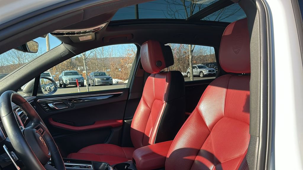 Used 2024 Porsche Macan Turbo image 11