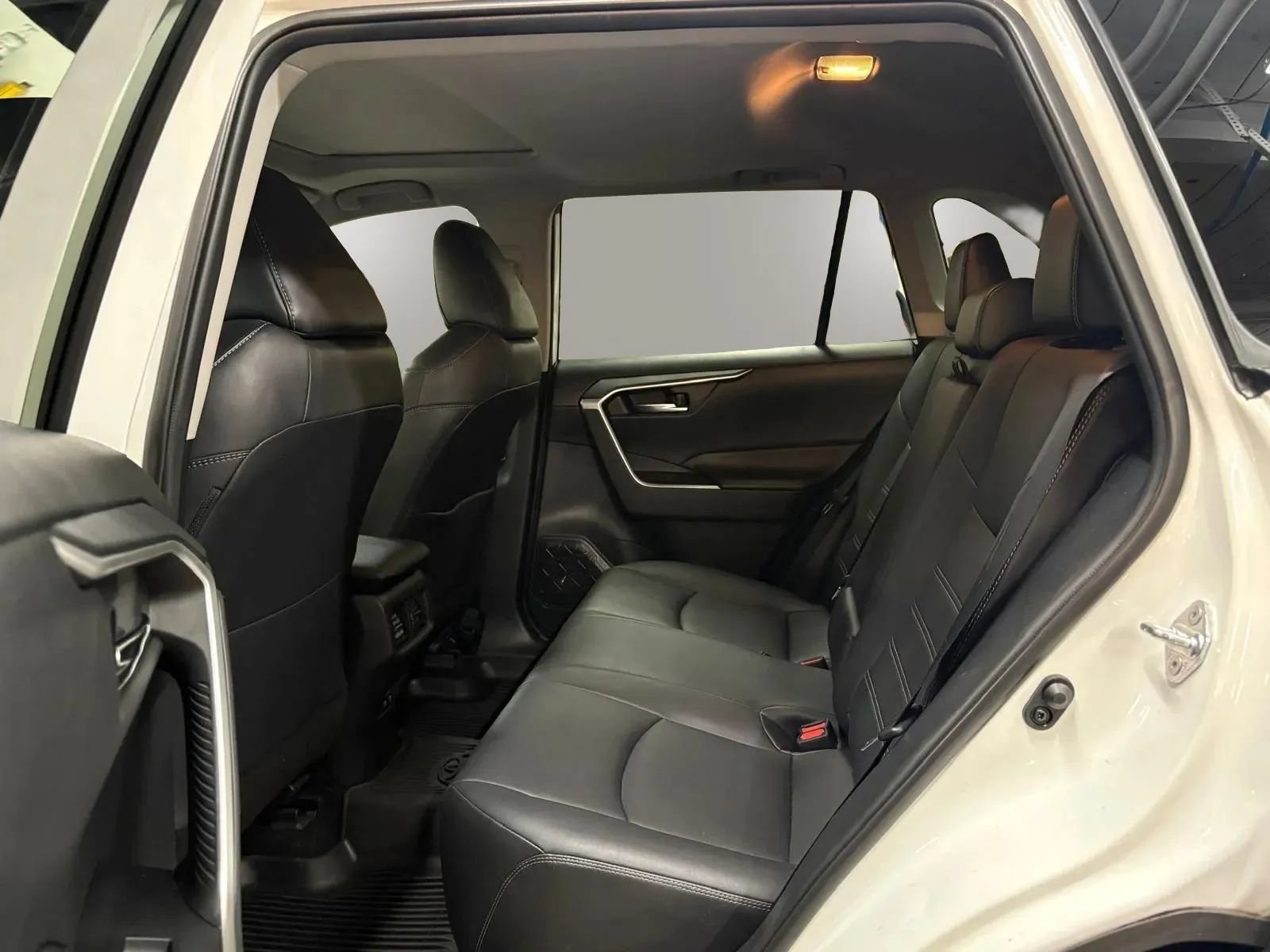 Used 2019 Toyota RAV4 XLE Premium w/ Cold Weather Package AWD/4WD image 17