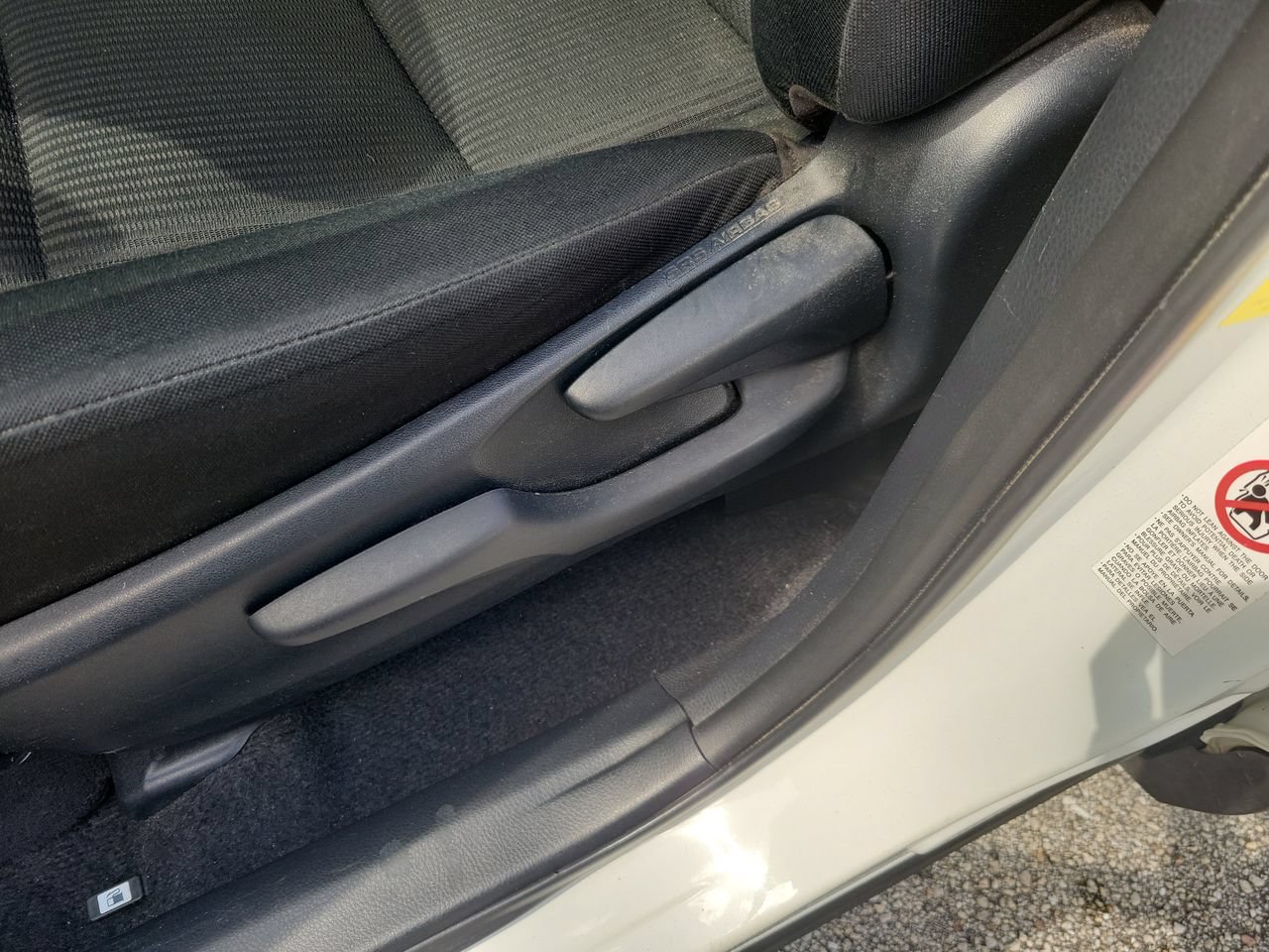 Used 2018 Toyota RAV4 LE FWD image 17