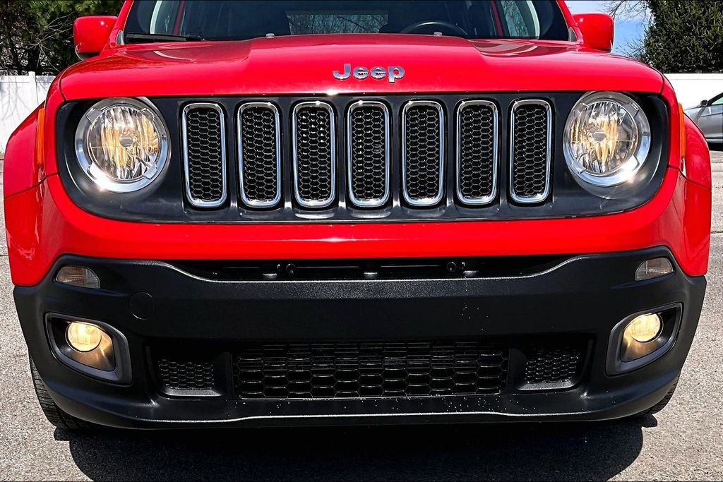 Used 2018 Jeep Renegade Latitude image 29