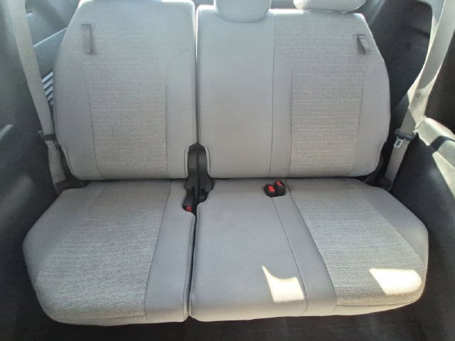 Certified 2025 Toyota Sienna LE FWD image 25