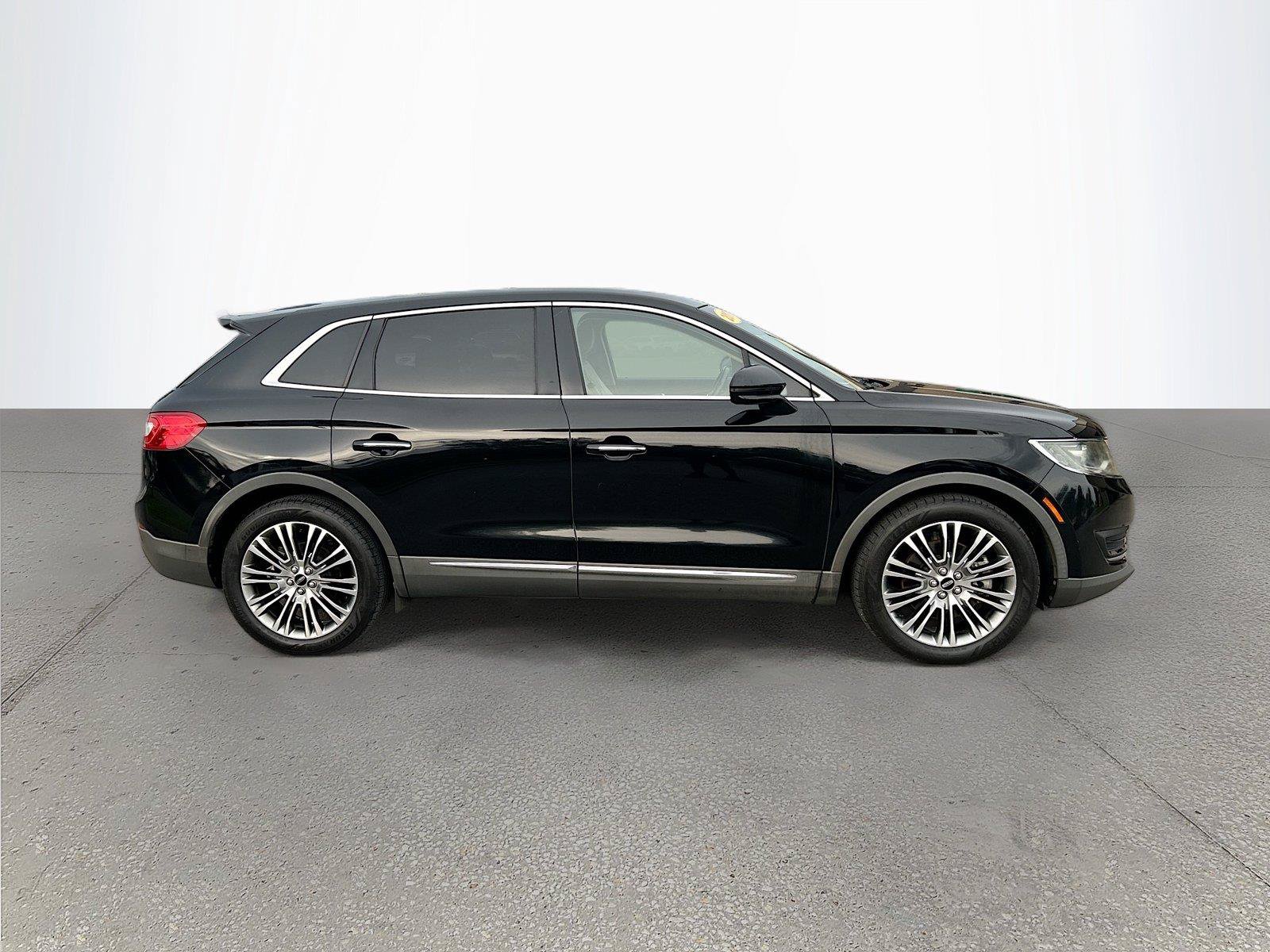 Used 2017 Lincoln MKX Reserve w/ Lincoln MKX Climate Package FWD image 3