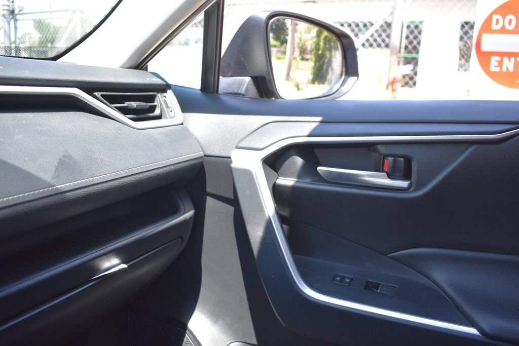 Used 2025 Toyota RAV4 XLE FWD image 18