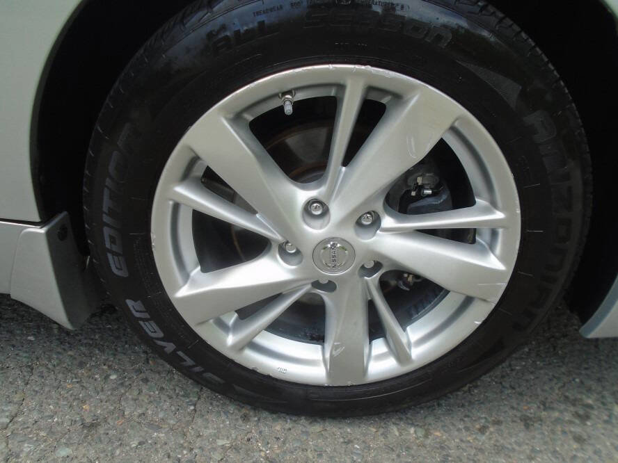 Used 2013 Nissan Altima 2.5 SL w/ Technology Pkg FWD image 32
