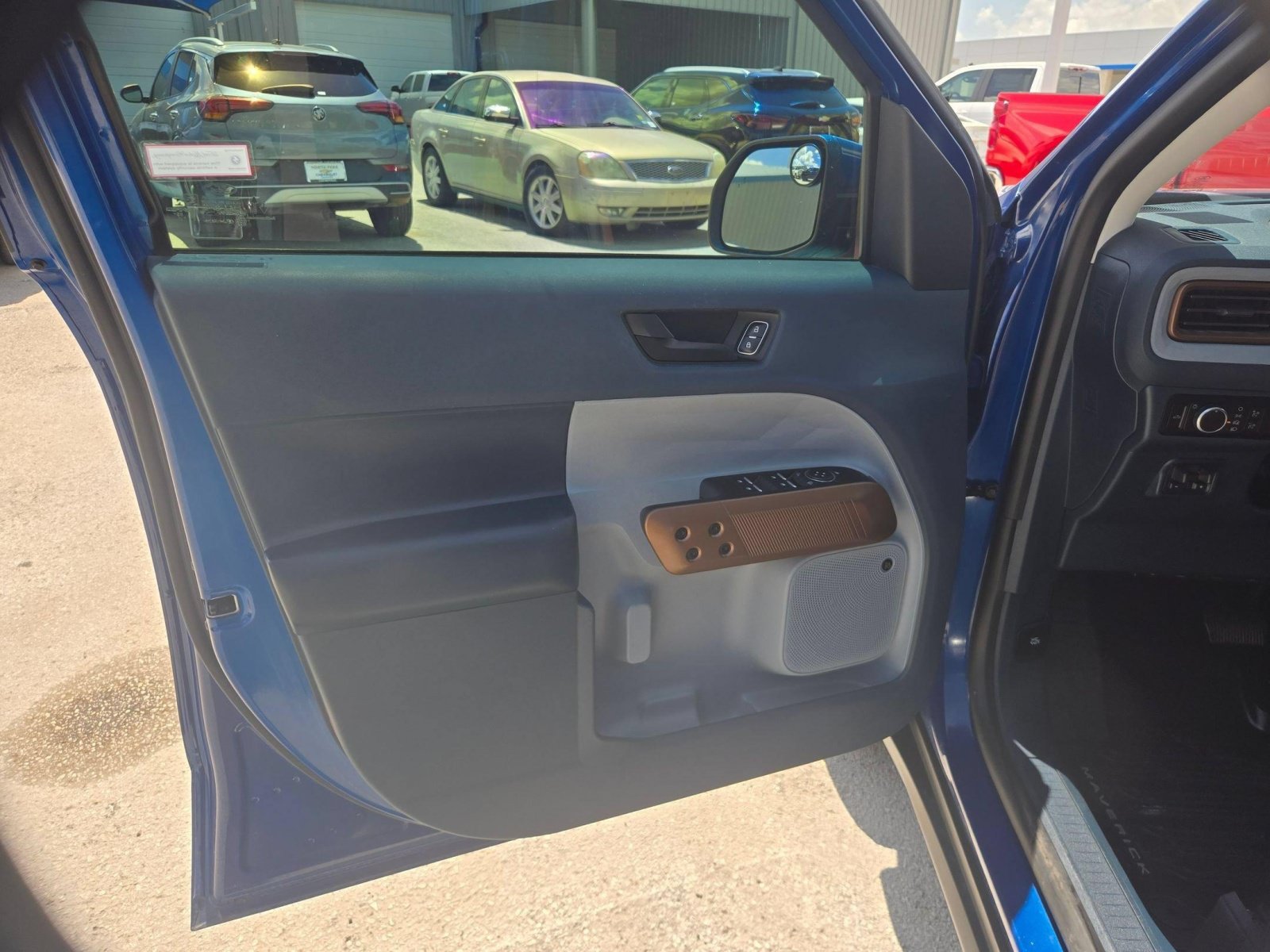 Used 2023 Ford Maverick Lariat w/ Lariat Luxury Package AWD/4WD image 12