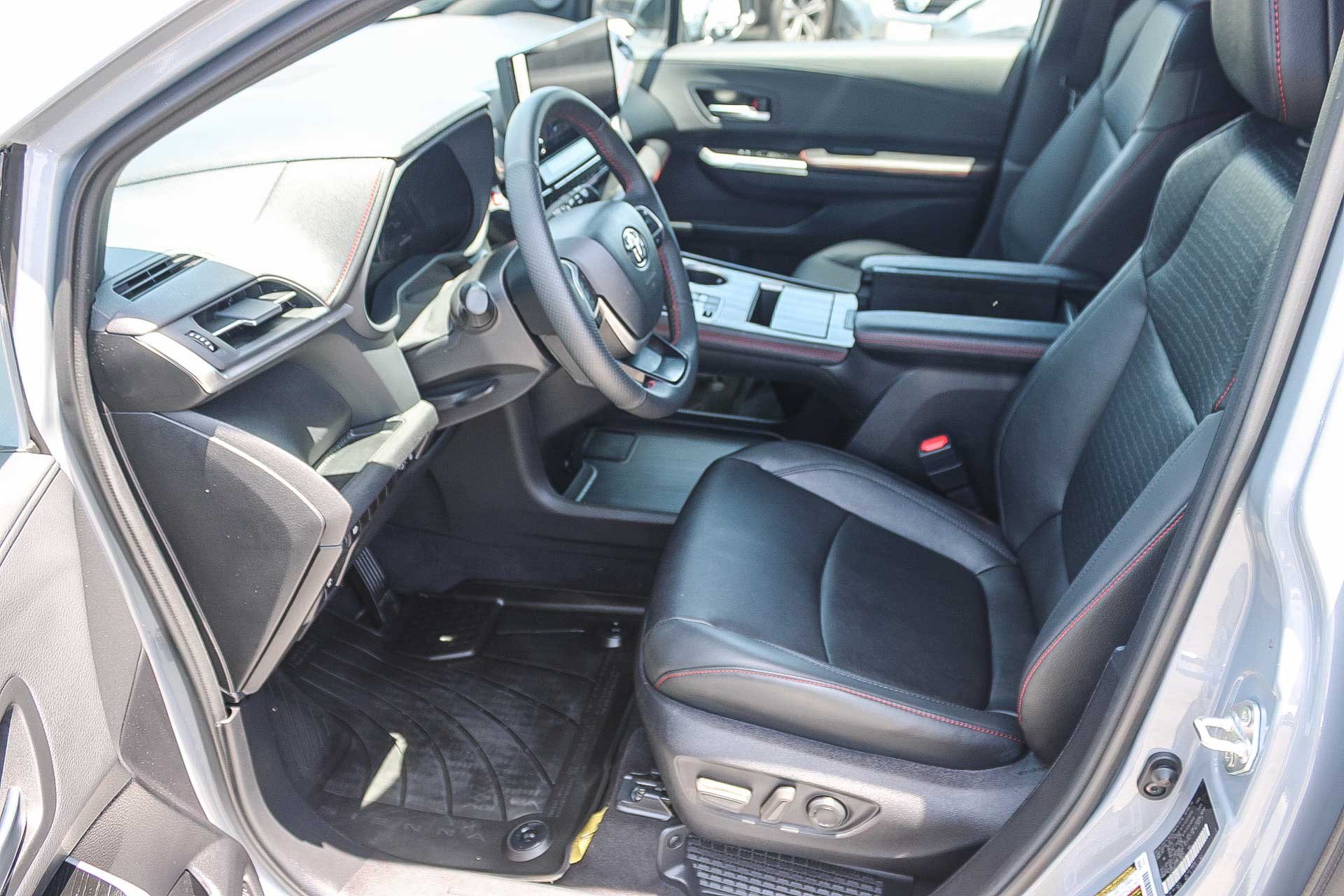 Certified 2026 Toyota Sienna XSE AWD/4WD image 18
