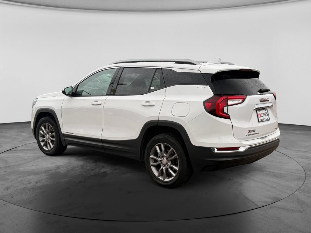 Used 2024 GMC Terrain SLT AWD/4WD image 7