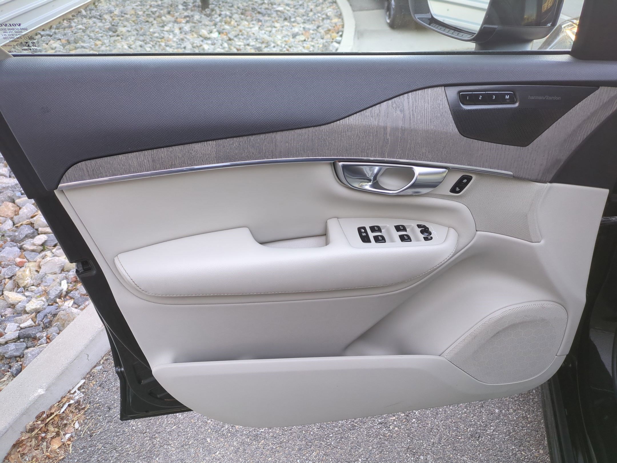 Used 2023 Volvo XC90 B5 Plus w/ Protection Package Premier image 12