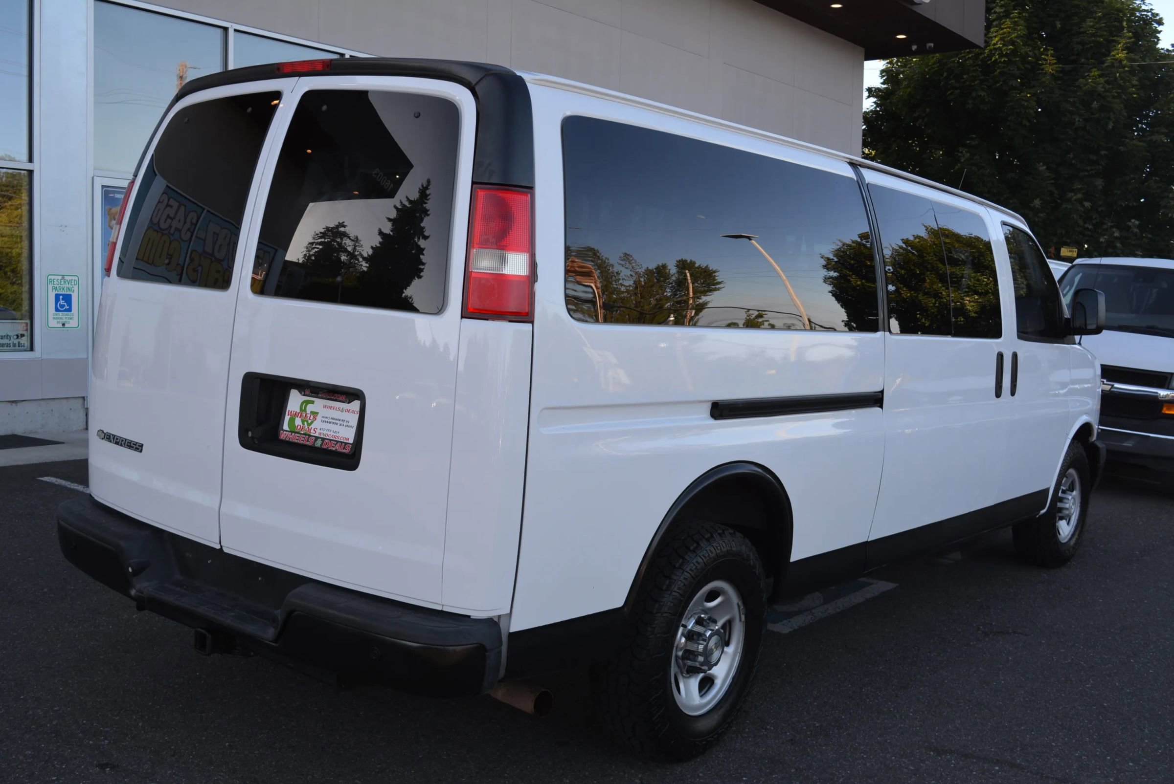 Used 2017 Chevrolet Express 3500 LS image 7